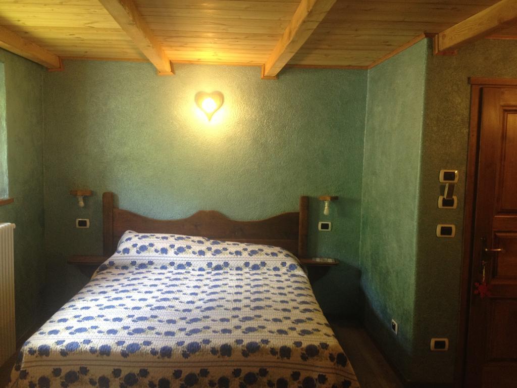 Grand Golliat Ristorante E Chambres D'Hotes Saint-Rhemy-En-Bosses Room photo