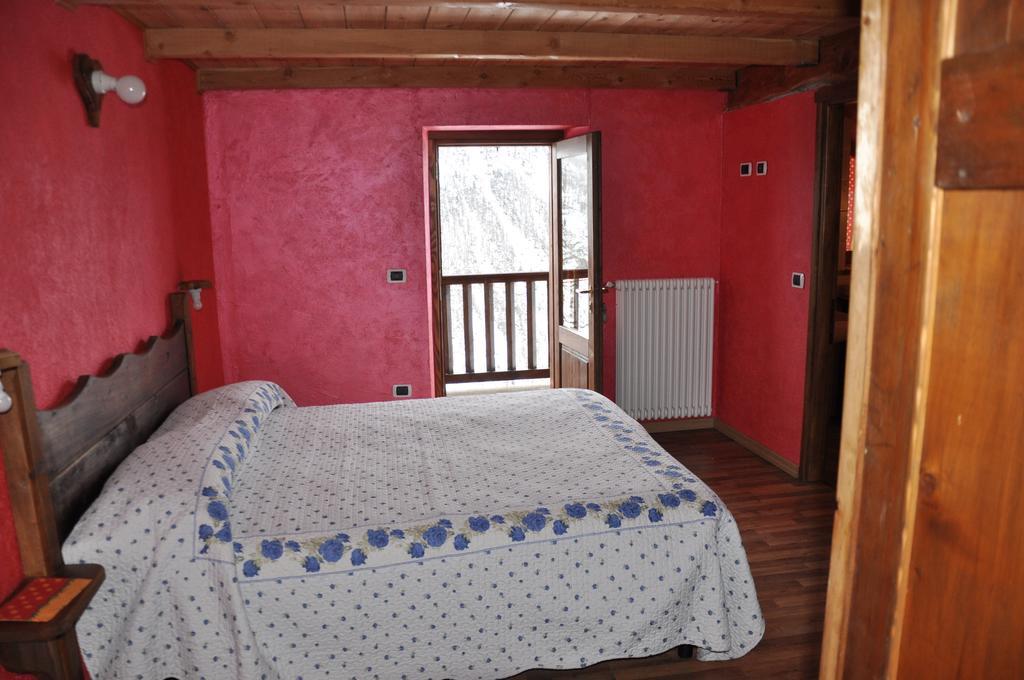Grand Golliat Ristorante E Chambres D'Hotes Saint-Rhemy-En-Bosses Room photo